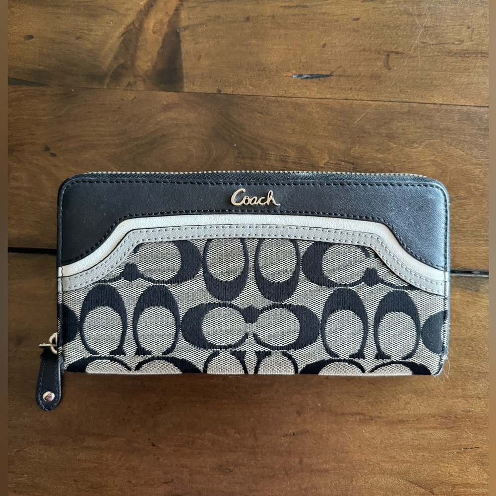 COACH Accordion Zip Wallet In Signature Canvas
